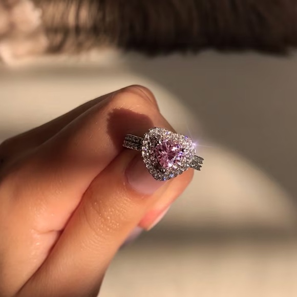 🆕 Beautiful Pink Moissanite and Silver Heart Crystal Ring - SIZE 7 - Picture 3 of 15